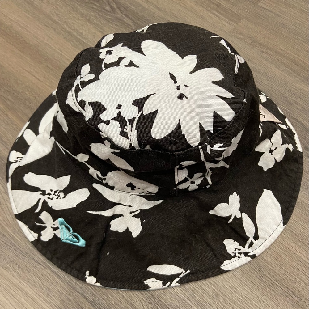 Reversible ROXY hat.    Gently used